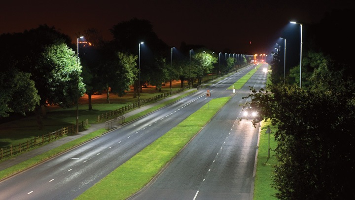 Iluminat inteligent cu LED-uri pentru drumuri și străzi