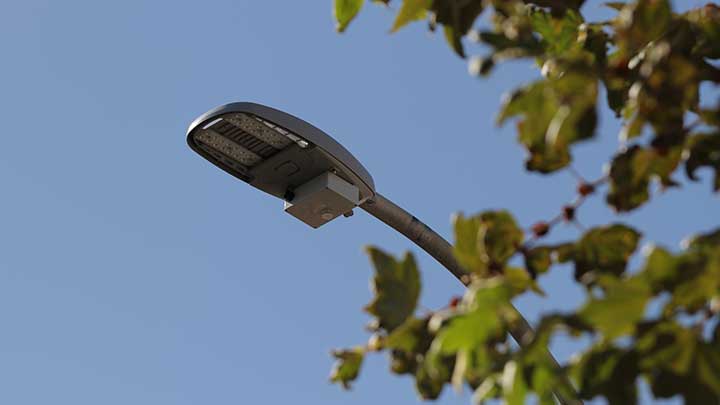 Colectați date folosind senzori instalați pe stâlpii de iluminat stradal cu LED-uri