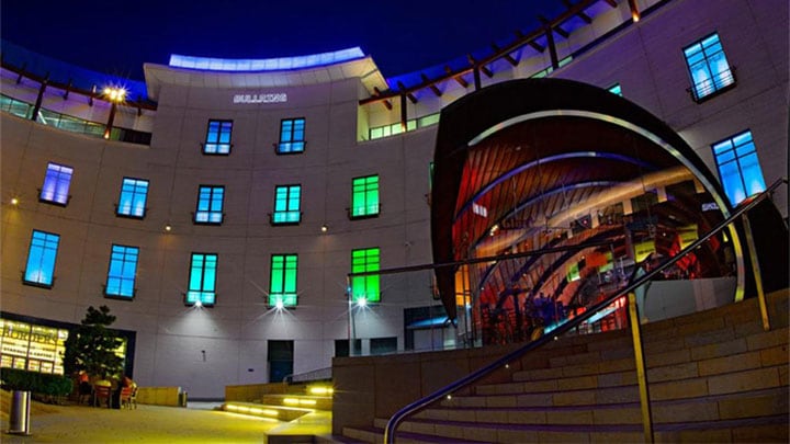Faţada Centrului comercial Bullring - Philips