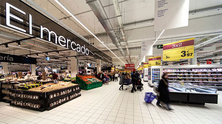 Supermarketul Carrefour Santiago iluminat cu o combinaţie de tehnologie LED şi sisteme de comandă inteligente