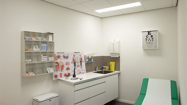 Sistemele economice LED de la Philips asigură iluminatul în cabinetul de la Centrul Medical Lindehog
