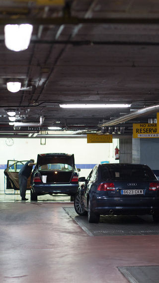  Sistemele de iluminat industriale pentru parcări auto de la Philips luminează parcarea NH Hoteles Eurobulding