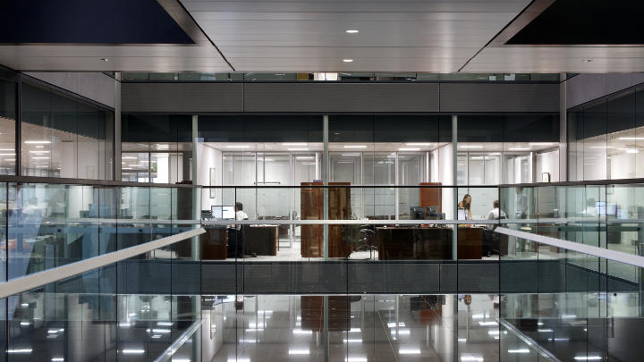 Imagine din exterior de la Citi, Londra, iluminat cu sisteme de iluminat pentru birouri de la Philips