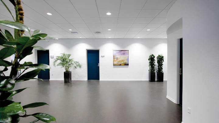 Zone de circulaţie iluminate cu sisteme de la Iluminat Philips