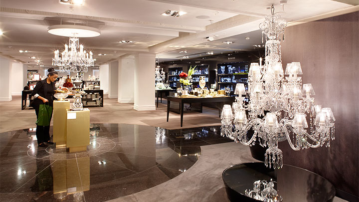 Iluminatul magazinului la Harrods, Marea Britanie cu lămpi Philips pentru candelabre 