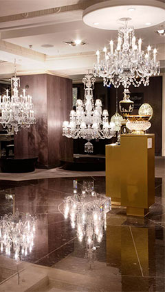 Candelabre la Harrods, Marea Britanie cu lămpi cu LED de la Philips în formă de lumânare 