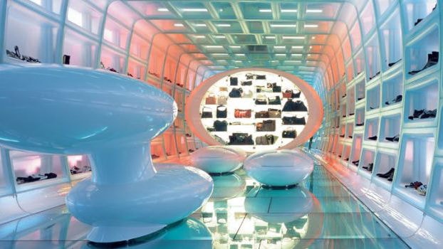 Iluminatul AmbiScene de la Philips asigură o experienţă de cumpărare unică la magazinul de încălţăminte Shoebaloo din Amsterdam, Olanda