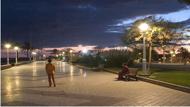 Pasarelă iluminată pentru o impresie mai sustenabilă