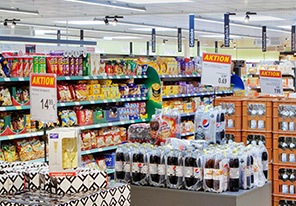 Produse etalate sub lumina lămpilor economice de la Philips 