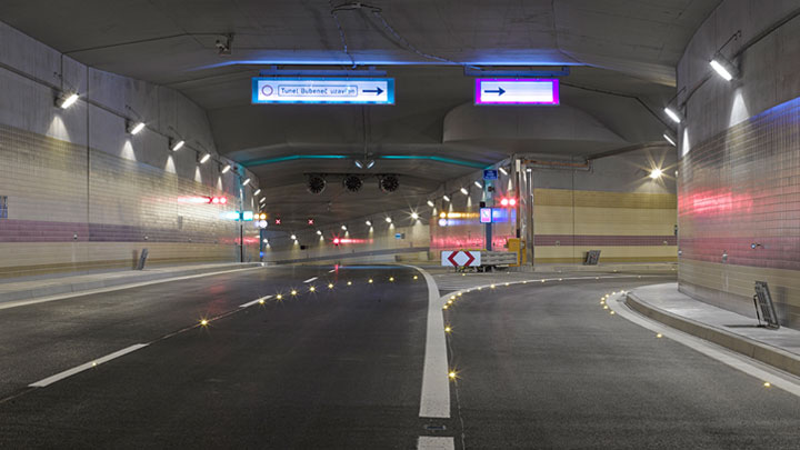Sistemele de iluminat de la Philips îi ghidează pe şoferi să intre în siguranţă în tunelul Saltash 