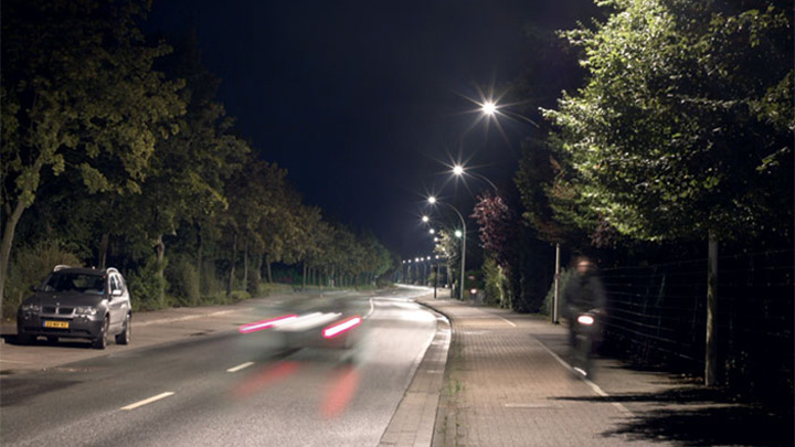 Lumina albă de la Philips iluminează eficient o stradă