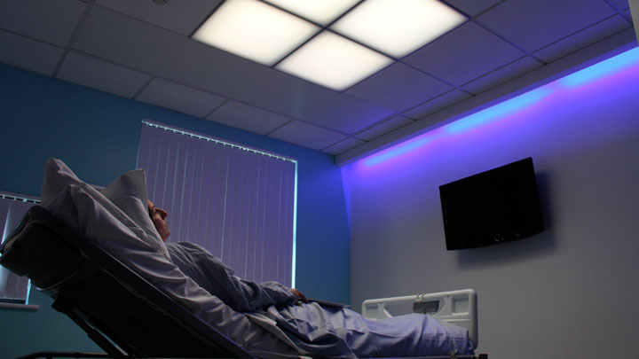 Sistem de iluminat dedicat saloanelor pentru pacienţi