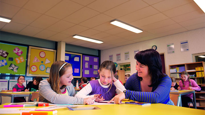 Setarea de lumină Calm a SchoolVision: iluminat inteligent pentru liniştirea claselor hiperactive