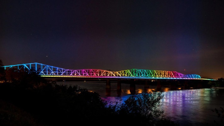 ActiveSite asigură gestionarea de la distanţă a conţinutului pentru instalaţia dvs. de iluminat arhitectural Philips Color Kinetics.
