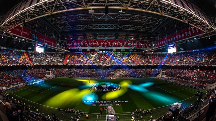 Efecte dinamice de lumină – lumini Philips pentru arene sportive