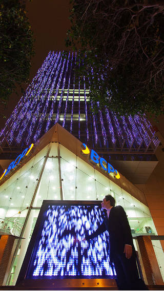 Clădirea BCP iluminată cu sisteme de la Iluminat Philips