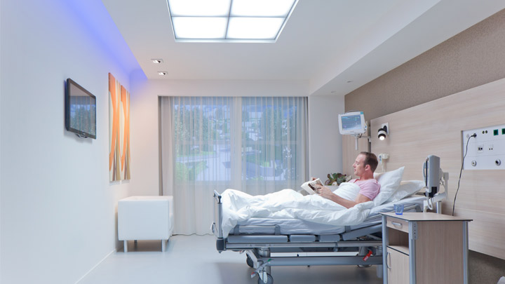 Sistemul HealWell de la Philips Lighting este un sistem complet de iluminat pentru saloane de spital, care îmbunătăţeşte experienţa pacienţilor.