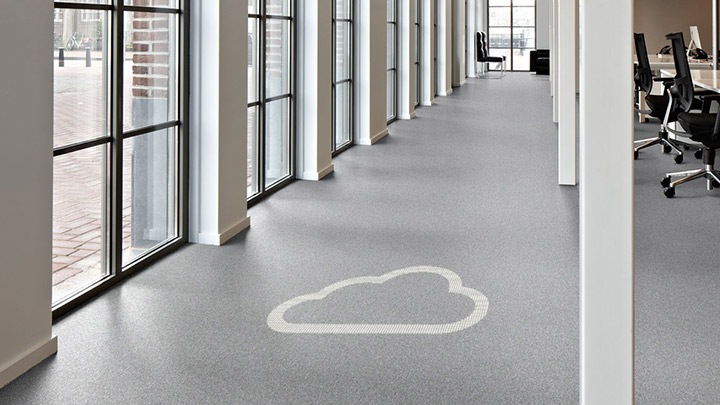 Podeaua iluminată de la Philips Lighting se conectează la sistemul de management al clădirii dvs., folosind managementul bazat pe cloud.