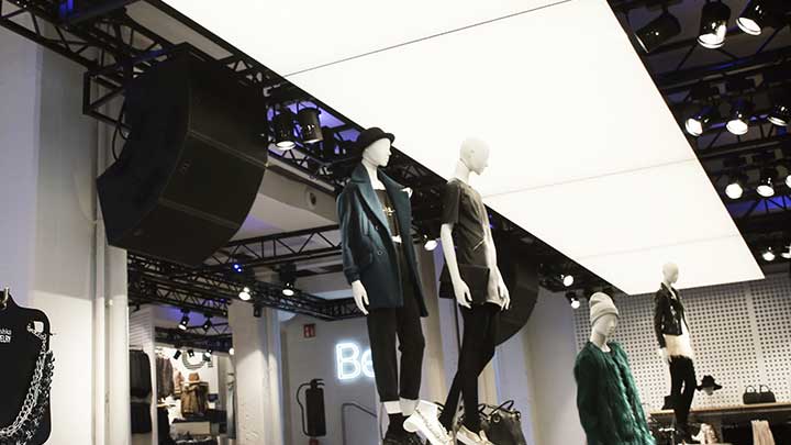 Gama OneSpace de la Philips Lighting cuprinde panouri de plafon luminos – un mod fantastic de a aduce lumina în magazine