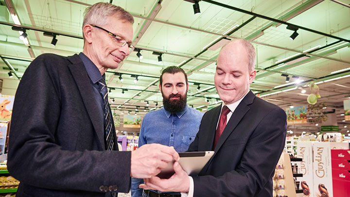 Economisiţi până la 15% adaptând iluminatul în funcţie de rutina zilnică a magazinului dvs.