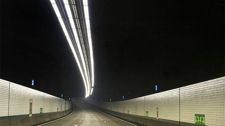 Optimizaţi iluminatul şi siguranţa folosind un sistem de iluminat pentru tuneluri conceput special pentru tehnologia de iluminat cu LED.