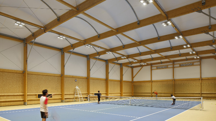 Iluminat de interior pentru terenuri de tenis – Reflectoare cu LED de interior