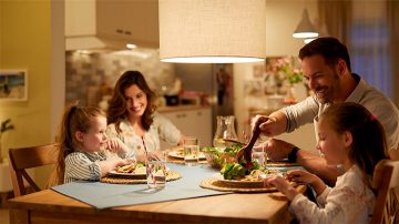 Lumină albă caldă sau rece – Philips Wi-Fi LED WiZ Connected