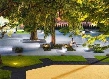 Piața Cetății restaurată cu lumină de Philips lighting